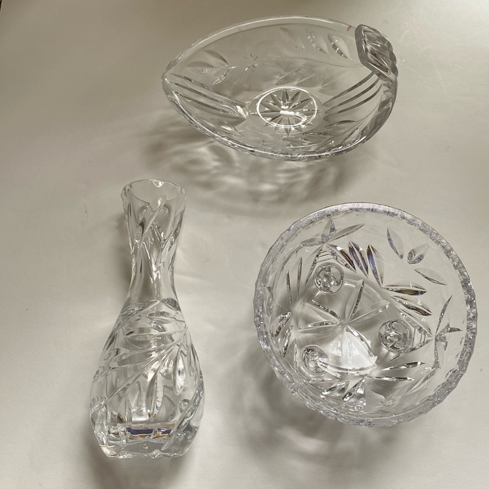 Vintage crystal small serving bowls and bud vase